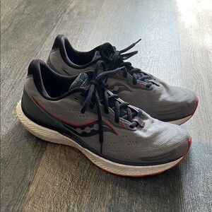 Saucony Triumph 19 in Gray and Black Athletic Shoes